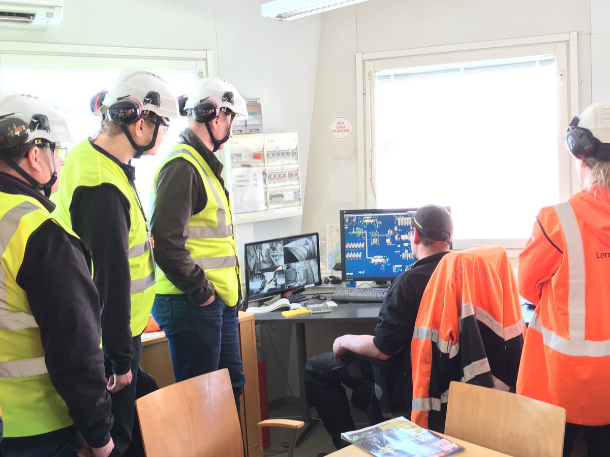 AkseliRaisanen's tweet photo. Työmaavierailulla Tuusulan asfalttitehtaalla, mistä suurin osa pk-seudun asfaltista tulee. #InfraHack #Lemminkainen https://t.co/FR4bLsDgMR
