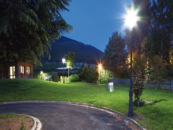 technosun's tweet photo. Esta semana en nuestro #blog, os contamos las ventajas y la aplicabilidad de las farolas #LED en #iluminación. https://t.co/dyQ7Ir5k9E https://t.co/iDoPyBSvm4