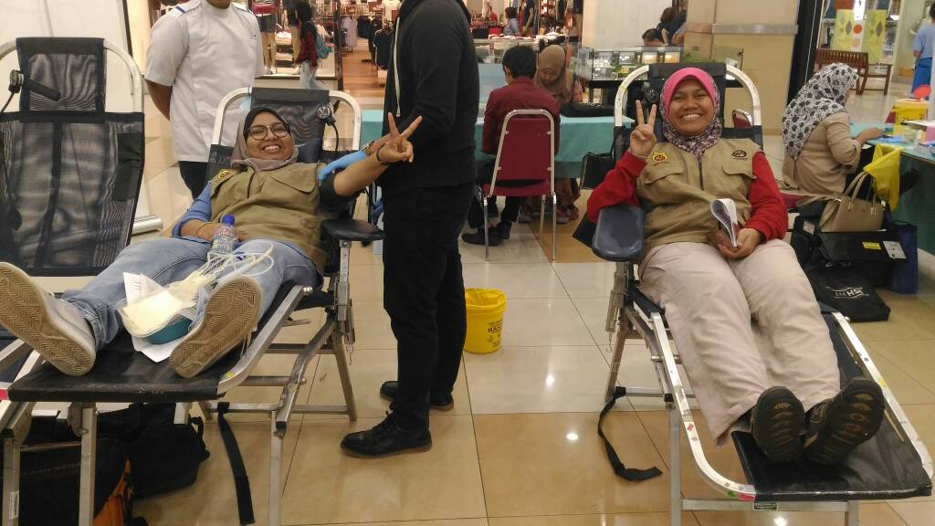 AnsaraMuar's tweet photo. Sekitar Kempen Derma Darah #ABDC2017 di AEON Cheras Selatan. 19-21 Mei 2017. 10pg hingga 5ptg. #Datanglah #JomDermaDarah https://t.co/Fq2wDSPQWG