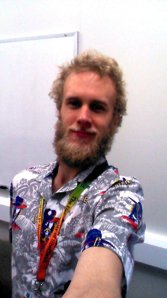 liamkhardy's tweet image. Ready to give my last UG lecture, with my most garish shirt (jungle mission - a hint of things to come??) #itsfinallyover @PhysicsShef