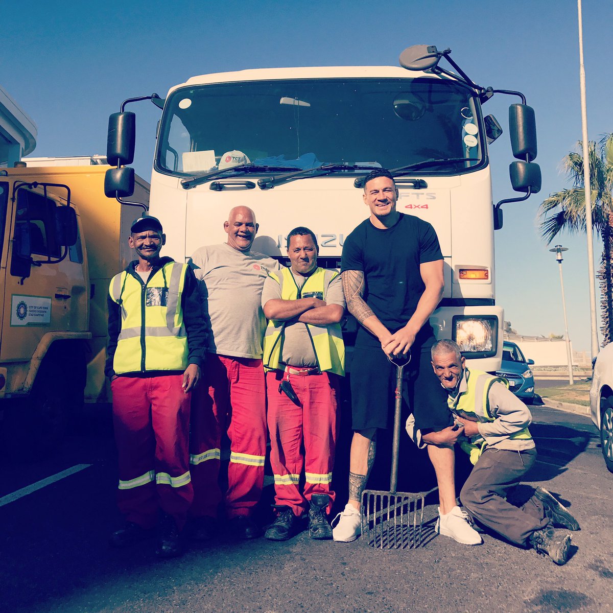 SonnyBWilliams's tweet photo. Time to go to work 🏉 #Capetown ❤️ https://t.co/fuhVnrpmo8
