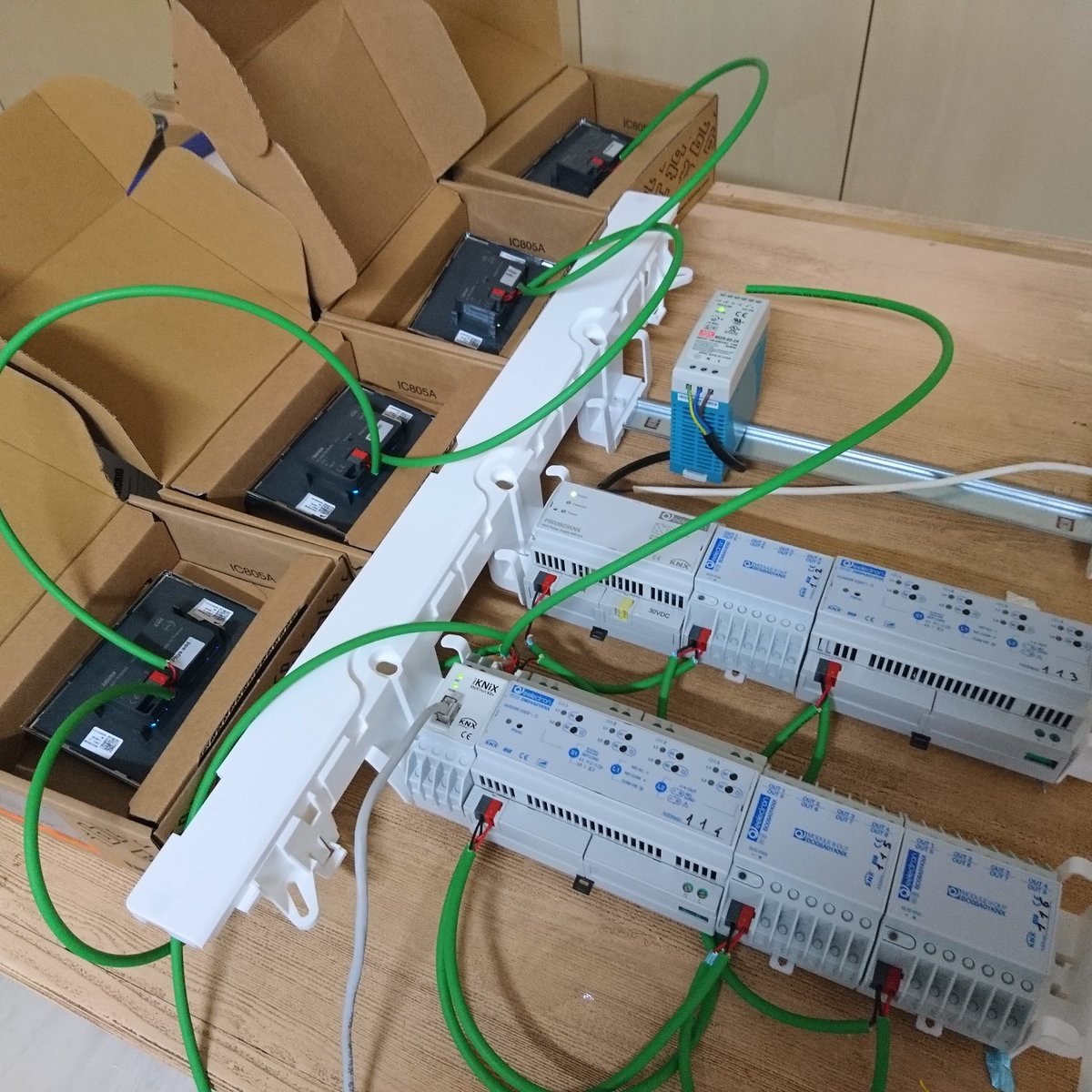 avdicted_dotcom's tweet photo. Bench-commissioning for faster deployment!
#knx, #eelectron, #bticino, #legrandgroup https://t.co/SQ9b1O3PQj