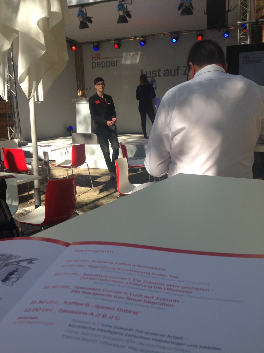 HR_ARTiXt's tweet photo. Gleich geht's los beim #hrpepper #hoffest in #Berlin. #curiosity https://t.co/7Zy0CNJF2k
