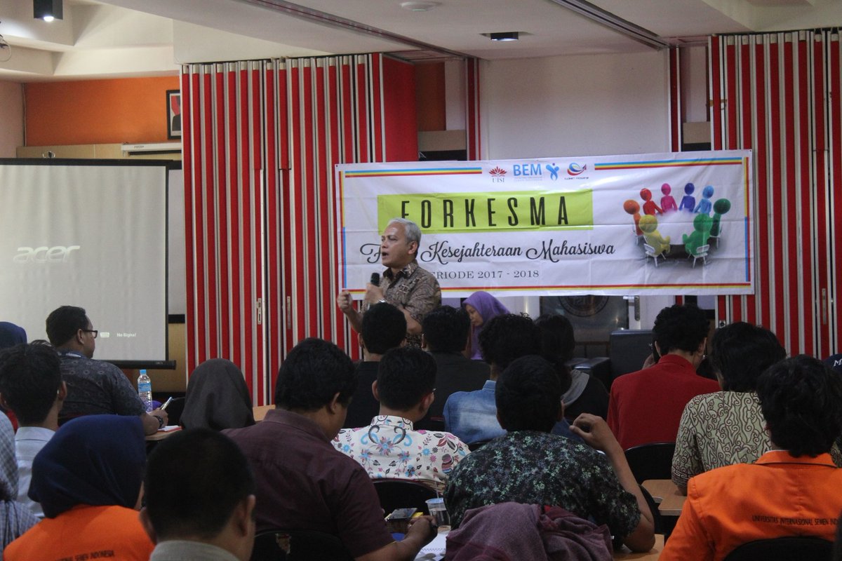 dirmawaUISI's tweet photo. Tengah berlangsung Forkesma 2 di Aula G2 UISI, dengan narasumber Rektor, Warek, dan Jajaran direktorat UISI https://t.co/JNnd6B8upb