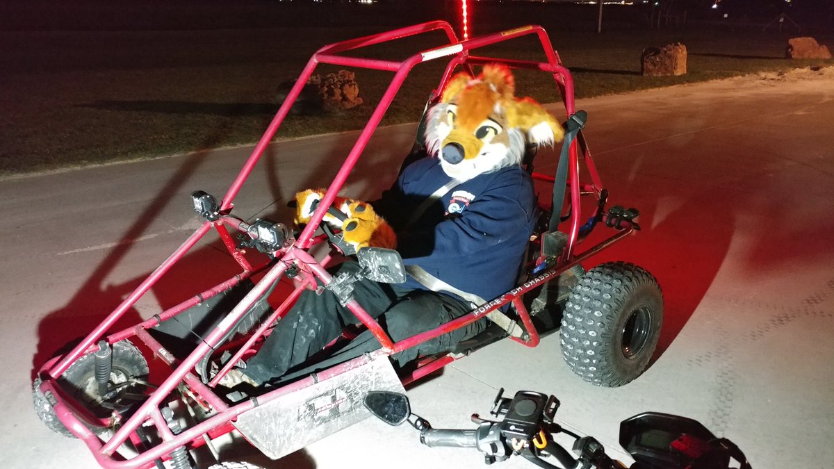 TamaskaKitsu's tweet photo. Go Kart Shenanigans Night 1
Forgot to post these over here 
#Kross #Coyote #Itsprobablymars #fursuit #gokart https://t.co/Dnit6gjT76