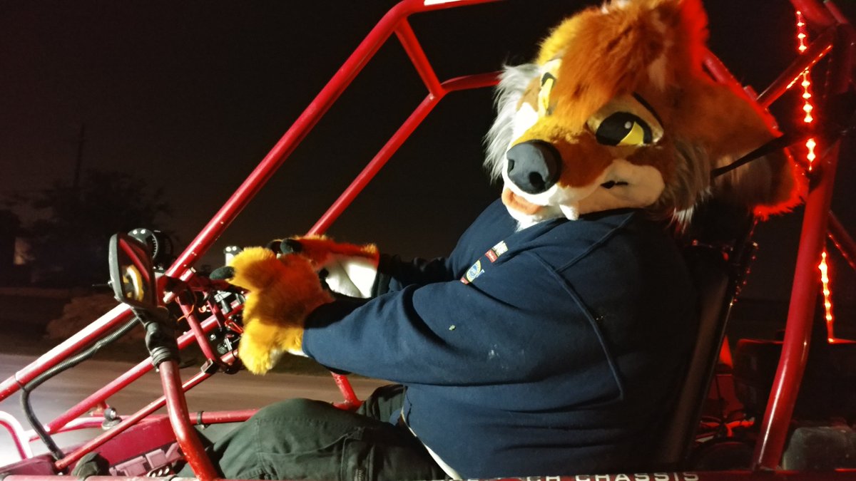 TamaskaKitsu's tweet photo. Go Kart Shenanigans Night 1
Forgot to post these over here 
#Kross #Coyote #Itsprobablymars #fursuit #gokart https://t.co/Dnit6gjT76