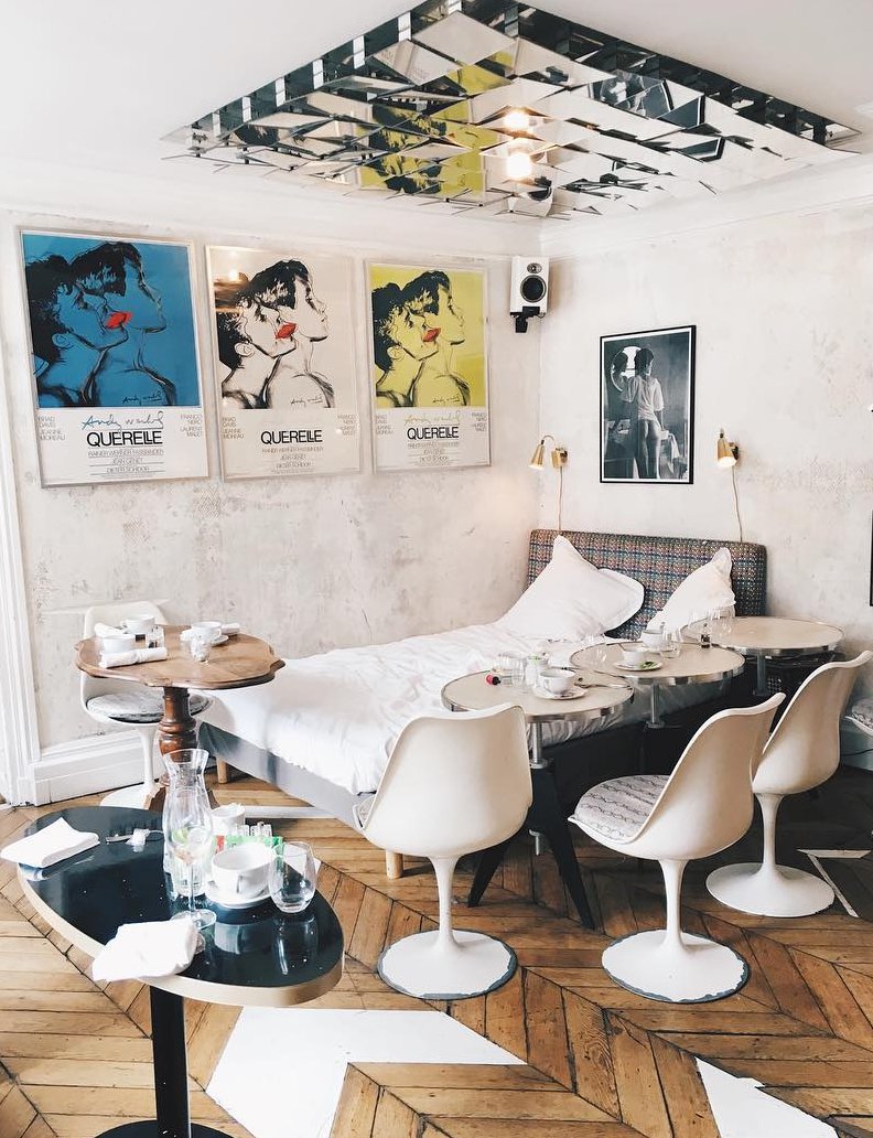 Derriereresto's tweet photo. Avoir l'impression de passer son Vendredi au lit 💕
@sarahazzs 
@Derriereresto

#derriere #restaurant #bed #paris https://t.co/KUukJvPJLx