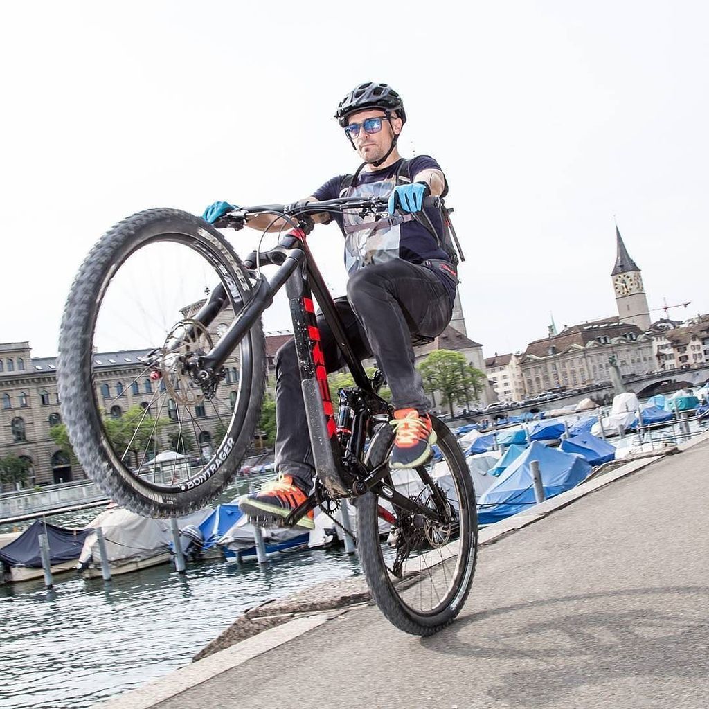 Ziit für e chli Action in Züri! Danke für das grandiose Foto 📸 @glosolich!: "Super fun evening yesterday with <a href="/vis/">Vis.eu</a>… ift.tt/2qxTXXQ