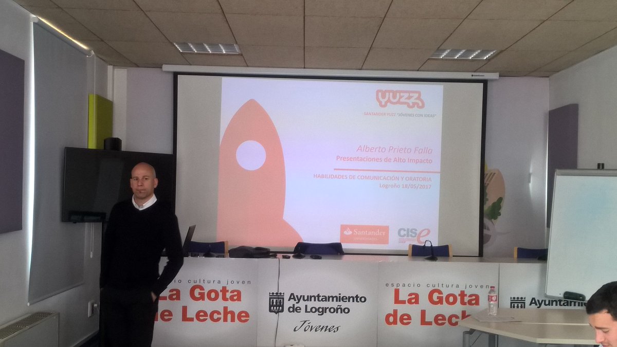 YuzzRioja's tweet photo. Última sesión #Roadshow sobre como presentar el proyecto ante inversores. @aprietofalla gran ponente, y acompañamos de buenas fotos. https://t.co/IAiqMJOj9n