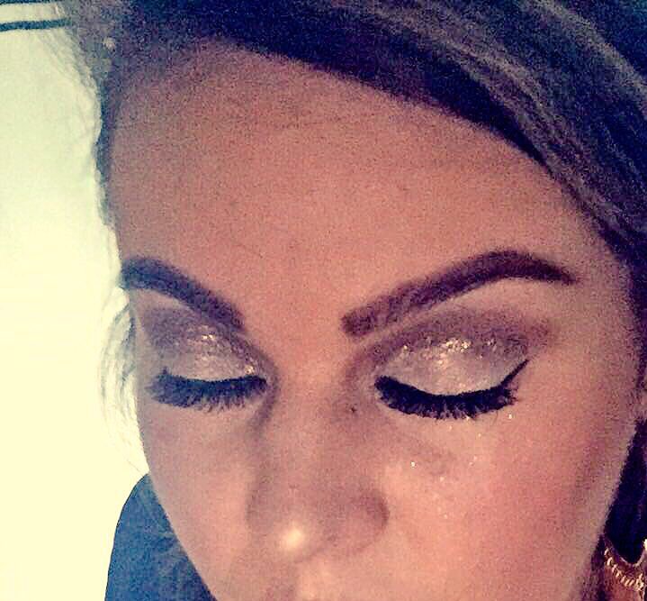 Mystery_Shell's tweet photo. Cut crease with glitter using @tartecosmetics eyeshadow #mysteryshell https://t.co/EOTtytBSVK