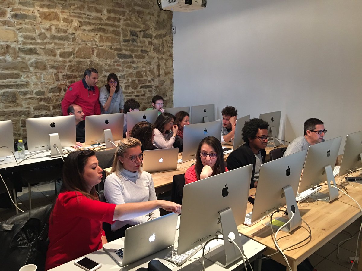 SophieGex's tweet photo. #FF @DigitalCampLyon avec mes DCpro préférés ! @fbonniveau @vero_bgs @Francois_Buffin @perrine_ducorps @larrycaer ... https://t.co/4kJTJ7zMZE