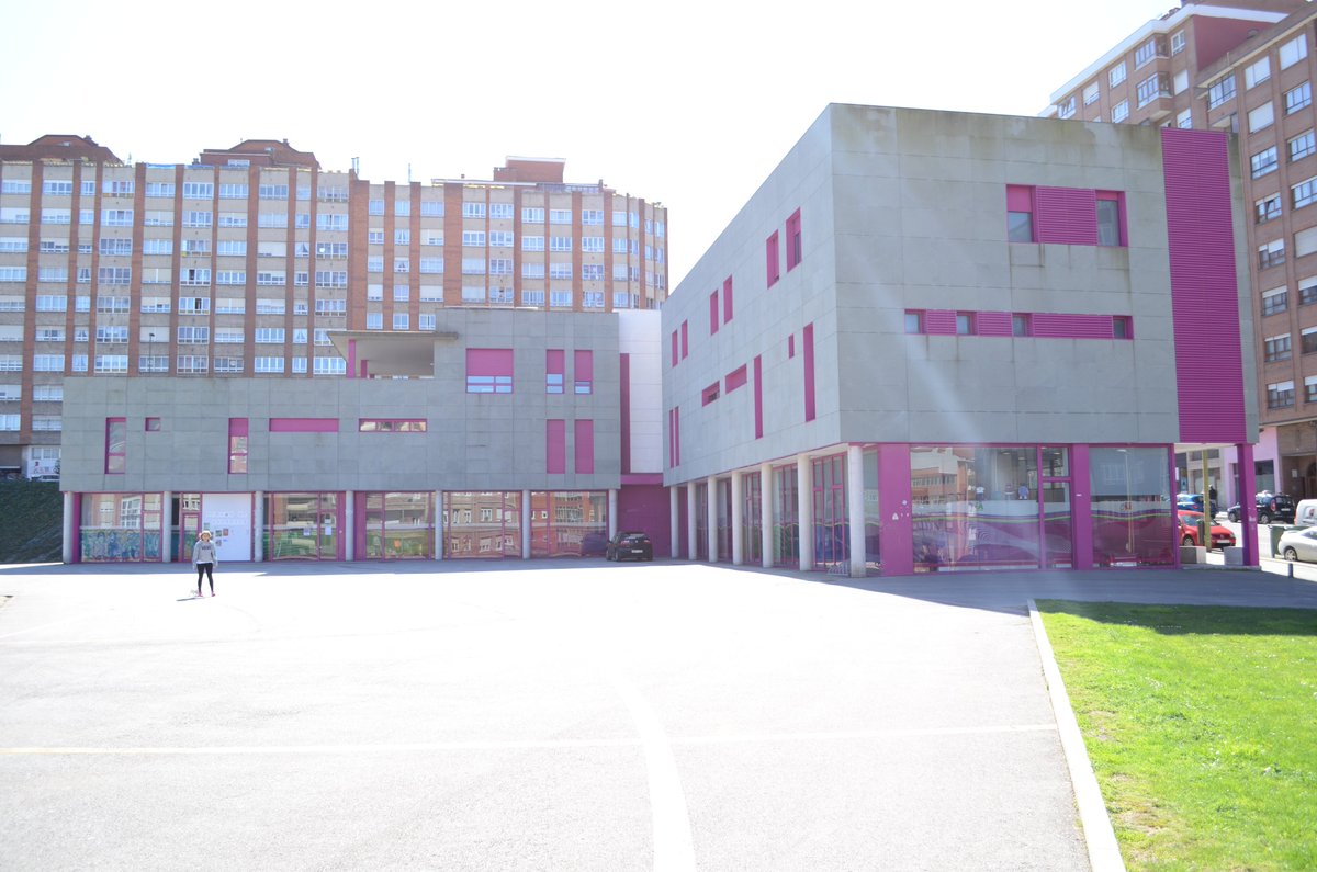 Hoy en <a href="/PatioAviles/">Patio Avilés</a> "Radiadora", "Conversación en inglés" y "C.A.S.A", todo a partir de las 17.00 en el Edificio Fuero.