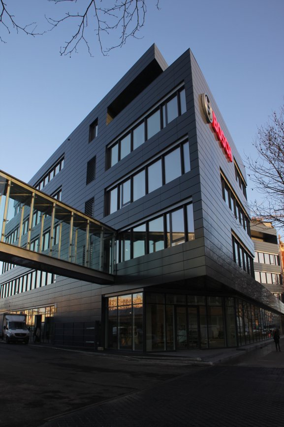 BoschGlobal's tweet photo. .@BoschFrance research campus encourages new methods of collaborative work &amp; promotes #innovative mindset. More: https://t.co/suyMFBzoVB 🇫🇷 https://t.co/zvwzqHR1lU