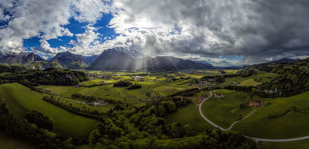 YuneecUKI's tweet image. Breaking through 🌥️. 📸 Cred Manfred Karisch Photography - Shot with Typhoon H #Yuneec #TyphoonH #Austria