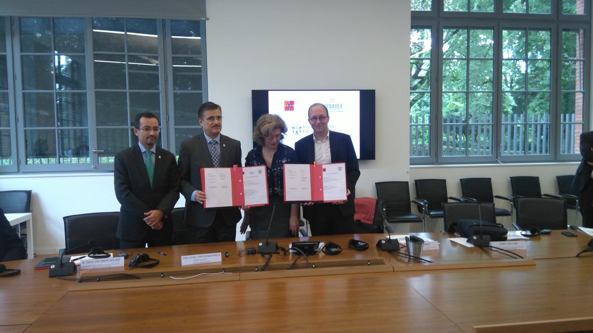 Univ_Toulouse's tweet photo. #MUFRAMEX Signature de convention #coopération Universite de Guadalajara et Université de Toulouse https://t.co/rm8wXfl14V