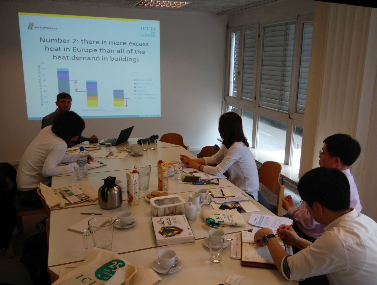 HeatRoadmapEU's tweet photo. Carsten Rothballer of @ICLEI_Europe receives a delegation from #Suwon, #SouthKorea, to talk #energy #heatdemand and #climatechange actions. https://t.co/wZlklVkn2J