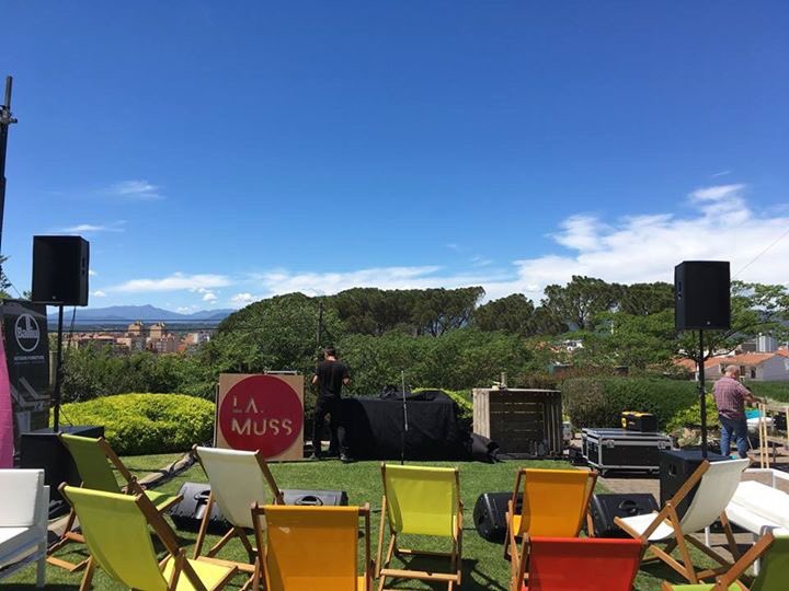JUMPACKMUSIC's tweet photo. 🌞📢 Fa una setmana estàvem a @lamussmarket ! GRÀCIES per confiar en nosaltres! 😄🙏

#Jumpackos
https://t.co/dy9rCLi1ea https://t.co/44ne3NvCvs