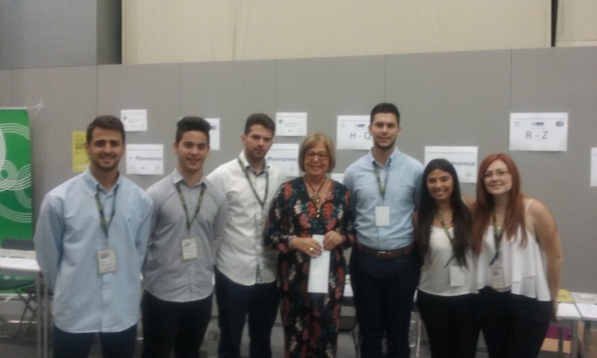MarketTeacher's tweet photo. Alumnos protagonitas #FPEmpresa @victor22cia @taniacomint @patriciaCia8 @Ricardo14030072 @sergiomarinCIA @borja_cia @FP_eel11 @cepmalagafp https://t.co/6f6K2Bj8f5