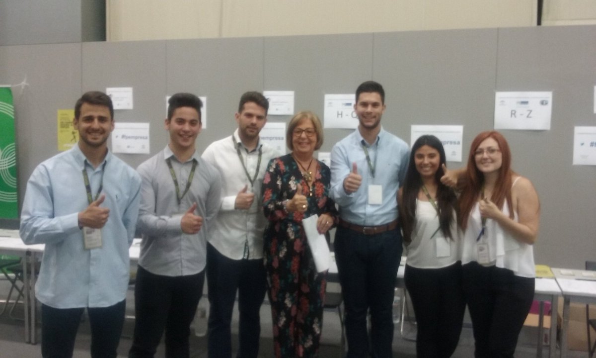 MarketTeacher's tweet photo. Alumnos protagonitas #FPEmpresa @victor22cia @taniacomint @patriciaCia8 @Ricardo14030072 @sergiomarinCIA @borja_cia @FP_eel11 @cepmalagafp https://t.co/6f6K2Bj8f5