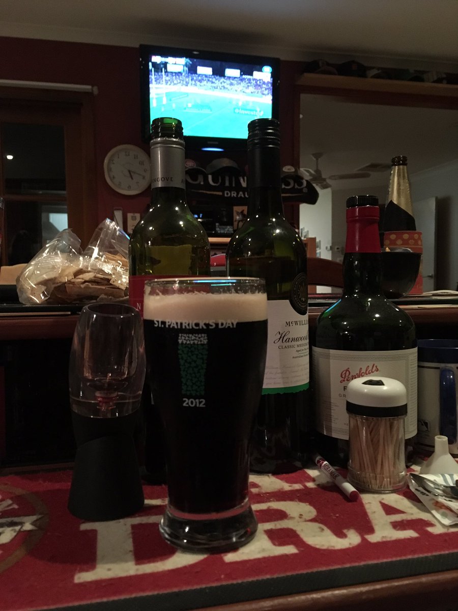 wapple15's tweet photo. Friday evening #beerview with Chiefs v Crusaders on the #notsobigscreen #Canberra beeroclock #cheers π» https://t.co/gF5tfQa6Sx