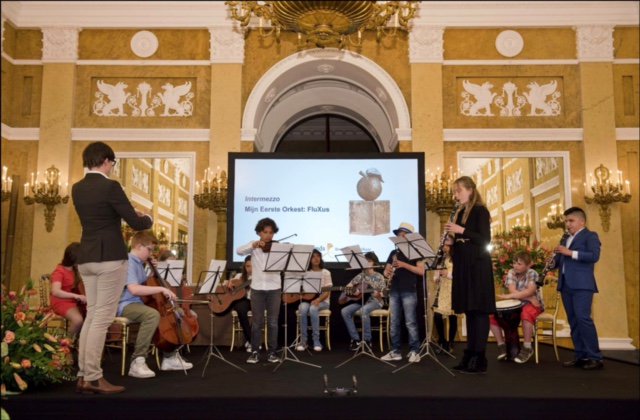 obsDeGouw's tweet image. Optreden voor het koningspaar en prinses
Beatrix! Ook de Gouw was vertegenwoordigd. Trots op Strahil!!! @FluXusZaanstad