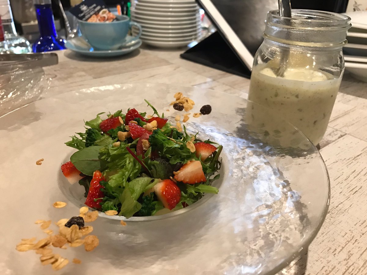CiscoOcean86's tweet photo. マクロビサラダ🥗
自家製のキウイ🥝コンフィチュールがベースのヨーグルトソースで😌 https://t.co/VeBcwLty2R