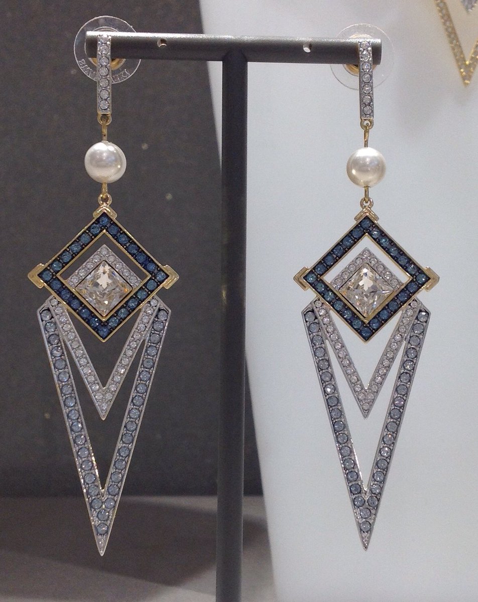 TWSwarovski's tweet photo. Get your #golden pierced earrings here @Royal_Shopper right on trend and perfectly matched with our golden necklace #isthisyourstyle https://t.co/gTaSPbZ7W7
