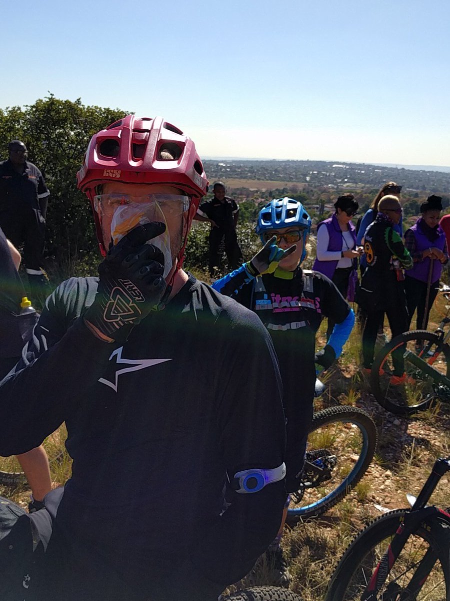 PeartonC's tweet photo. @JUMAMTB #HollardJUMA @TheAstroShake @TanJa_Schmitz_ top of Melville https://t.co/lpSVdSW8Sk