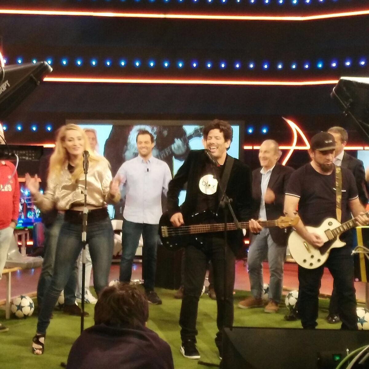 Maravillosa noche! Great night live tv performance! #elchiringuitodemega #music #pop #dance #hitsong #sport #futbol #rock <a href="/elchiringuitotv/">El Chiringuito TV</a>