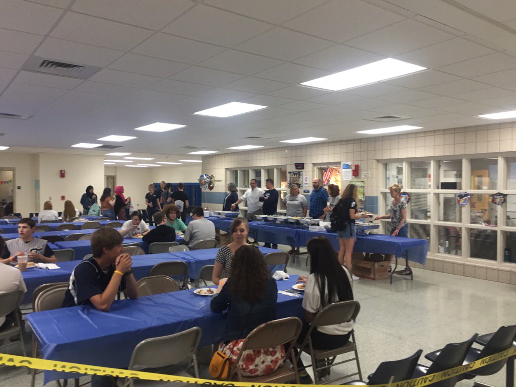 scottmitter's tweet photo. Annual West Unit Senior Breakfast. Thanks to @BobEvansFarms for prepping the food! #westunit https://t.co/OLBDVprhcj