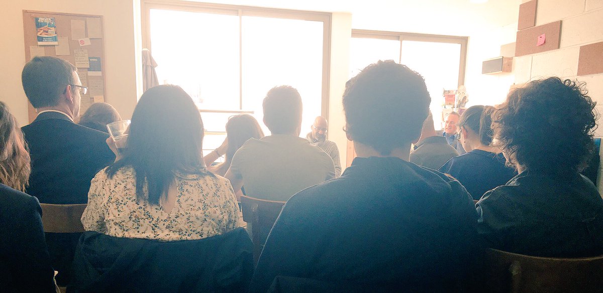 shirleeyfp's tweet photo. Présentation des dispositifs #startups #orange avec @LatoucheP  du @OrangeFabFr ! https://t.co/d5uZN77dzx