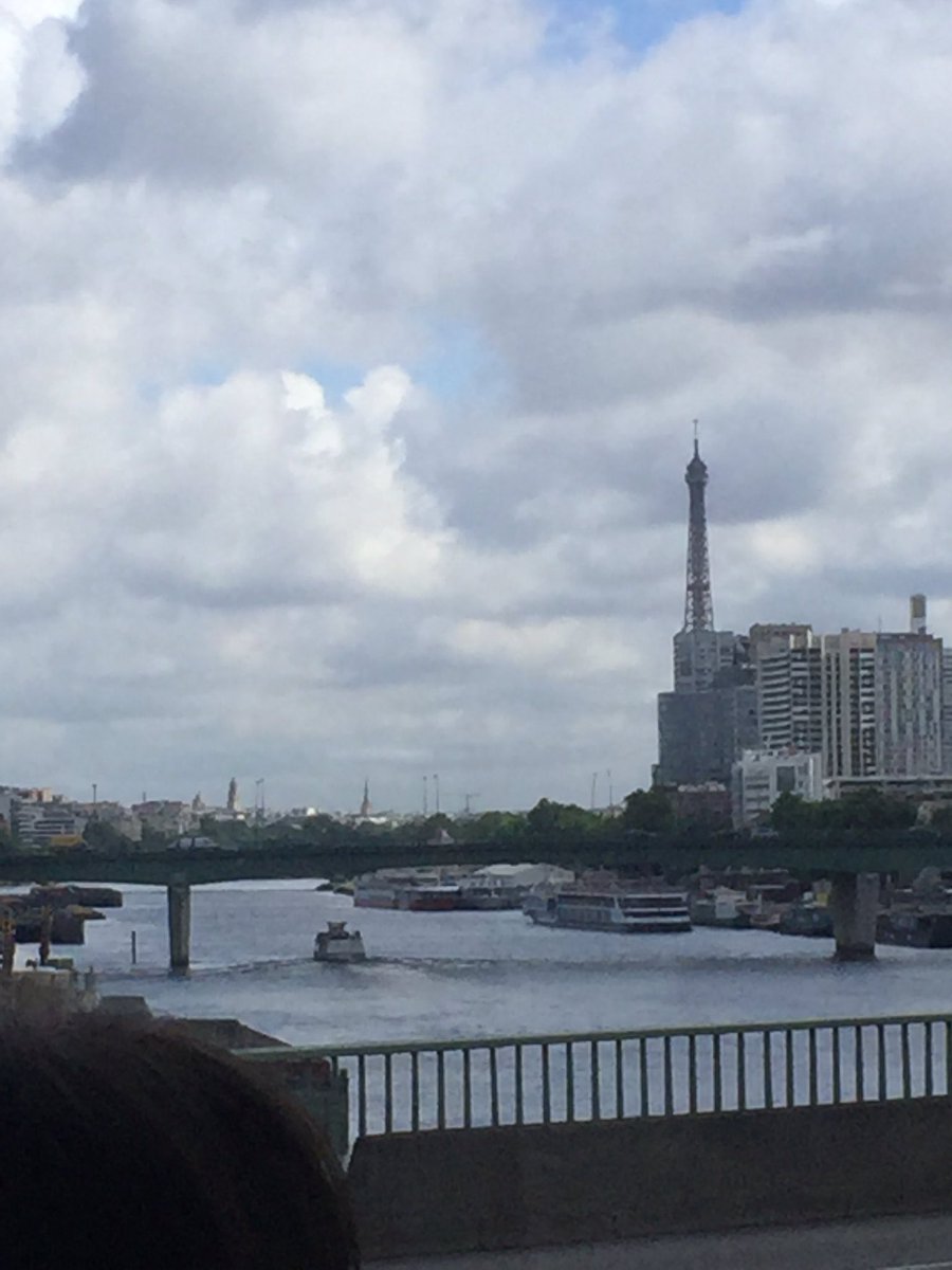 CultsAcademy's tweet photo. Sightseeing at a distance on our way to Disneyland #Paris #eiffeltower #arcdetriomphe #CANormandy17 https://t.co/oLvhv94LA8