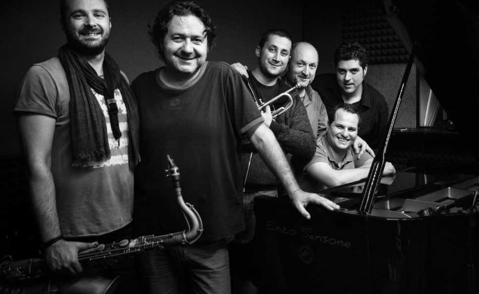 quicosenza's tweet photo. #SingSwing, la band cosentina finalista al contest #Capitalent, scelta tra 4 mila partecipanti https://t.co/GUG8lj0aYt https://t.co/csimQXmlYn