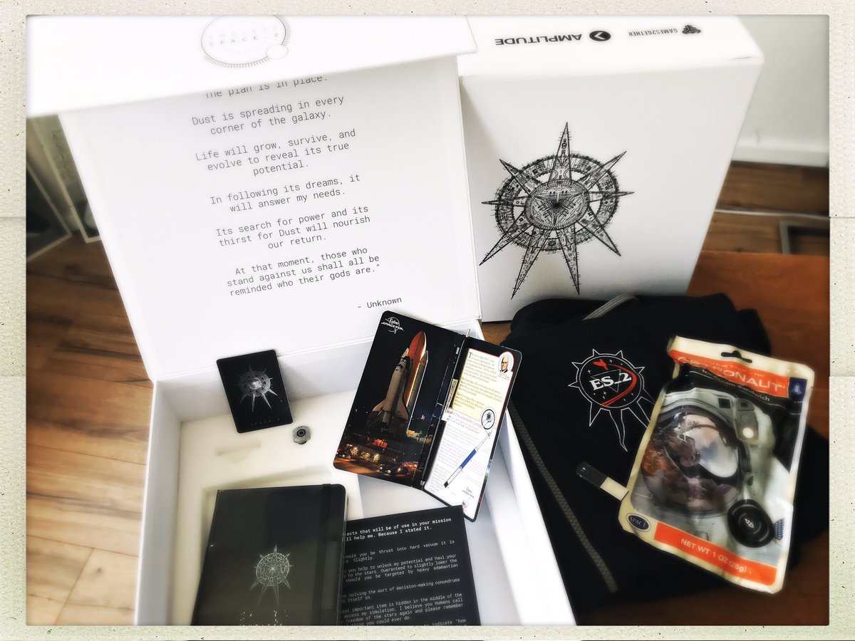 fabiandoehla's tweet photo. Meine Freunde bei @SEGA_Europe haben was für euch geschickt. #EndlessSpace2 - Weltraumstift! Weltraumeiscreme! Und das Spiel! RT wer's mag!🚀 https://t.co/9kqlovXXL1