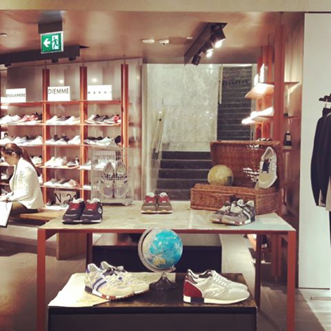 DAcquasparta's tweet photo. Come to visit us at Rinascente Milano in Piazza Duomo. @laRinascente #milano  #dacquasparta #contemporarymen #madeinitaly #ss17collection https://t.co/R5hU8uUW9x