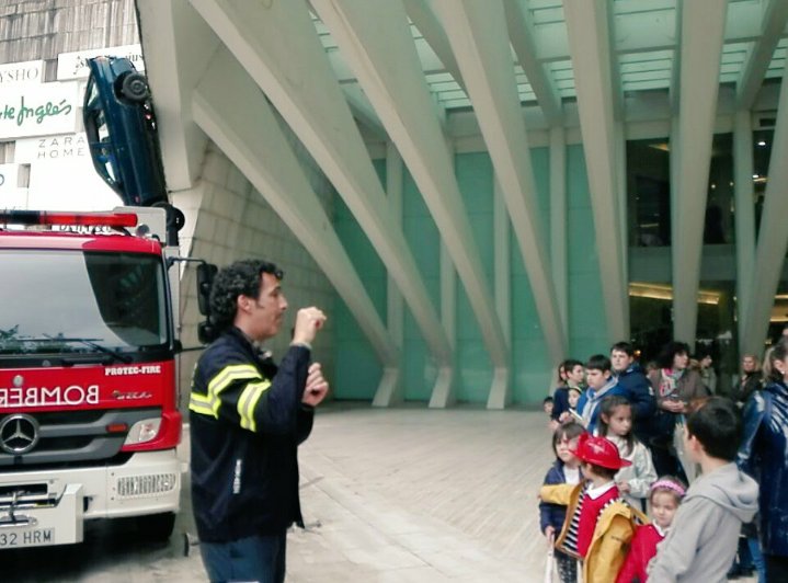 LaurentAlfonso's tweet photo. #CIPE2017
Impresionante el ánimo de #Antonio para @APTB. Incansable, disponible y con un gran profesionalismo.
Muy orgulloso de mi amigo ! https://t.co/gvZnmRYyLF