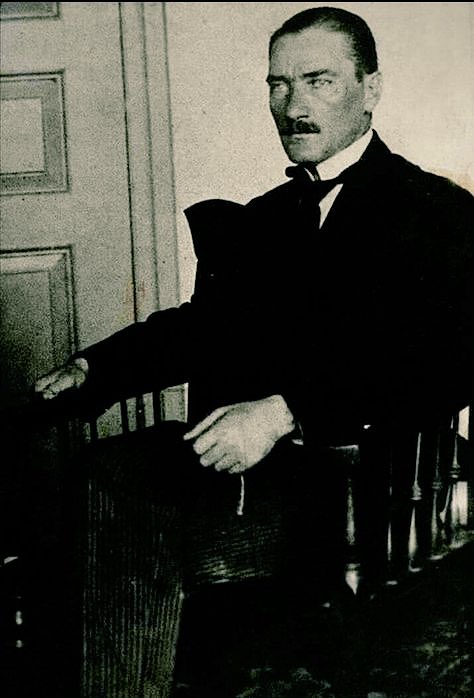 Atam sevgi, saygı ve özlemle ... Özgürlük vazgeçilmez mirasımızdır.