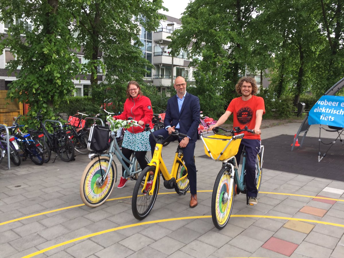 ibcmovilization's tweet photo. @juffenfiets nu ook op Marcusschool #gezondeschool @KSUUtrecht  @utrechtfietst opening wethouder Eberhardt @GoedopWeg https://t.co/8HikfguFZV