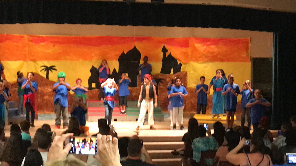 AltamonteEagle1's tweet photo. Aladdin! Spectacular! ##aesMakers #makerspace https://t.co/Yj34ADFeYW
