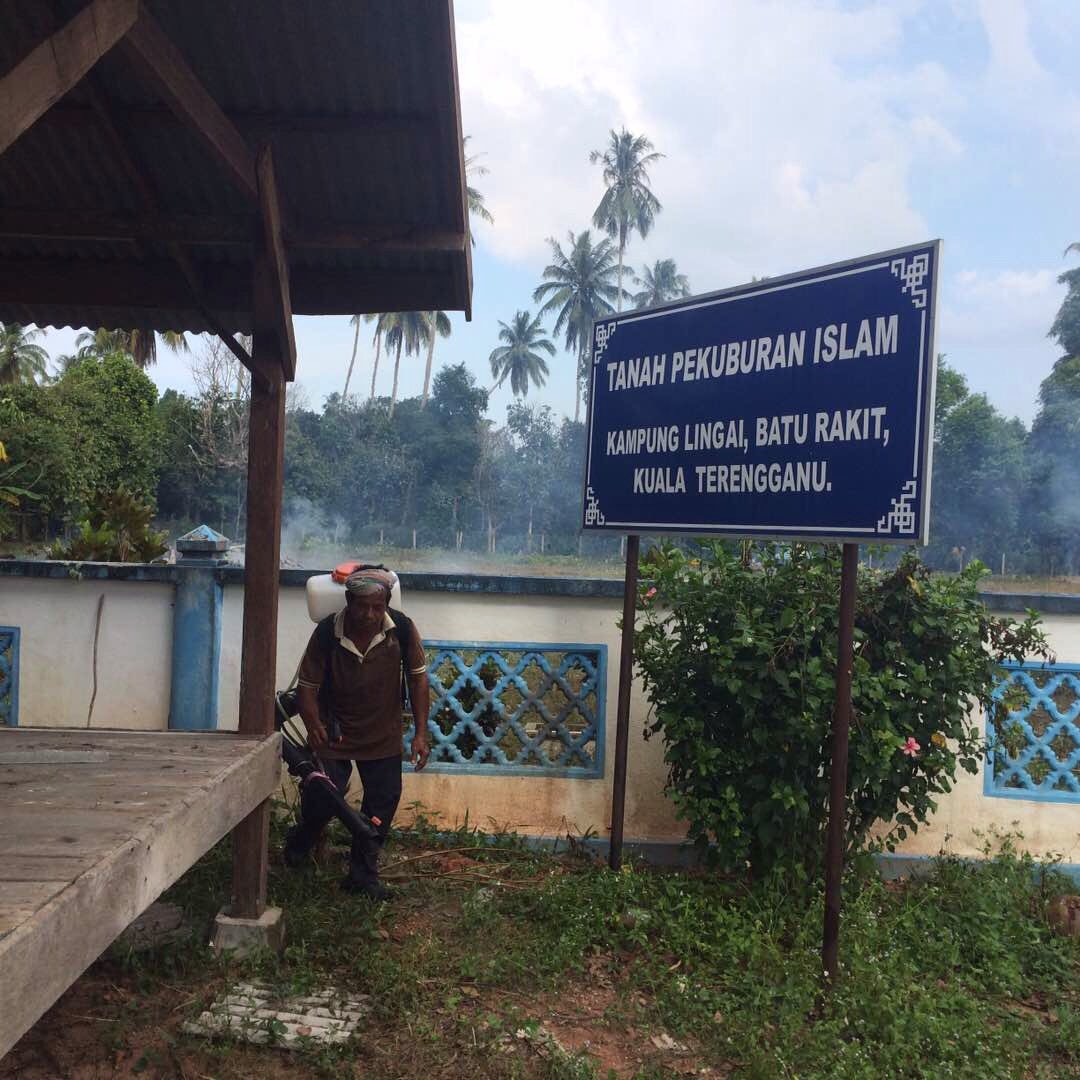 LingaiCity's tweet photo. Program KHIDMAT KOMUNITI SETEMPAT di Tanah Perkuburan kgLingai berjaya.Tahniah semua
#FarduKifayahItuDituntut 
#WeAreLingairian 
#TheRubbers https://t.co/CAUXzzt8sQ