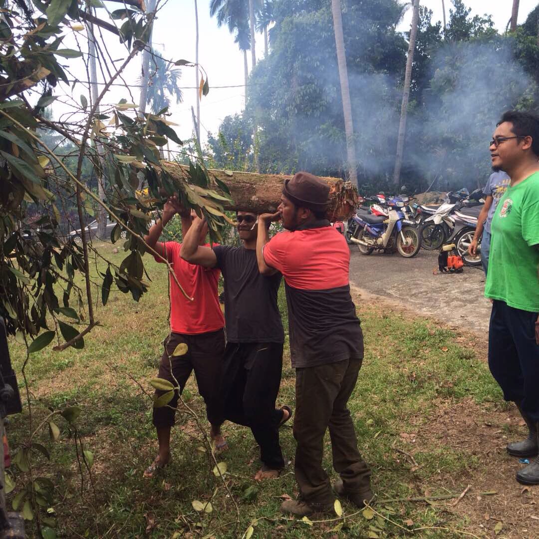LingaiCity's tweet photo. Program KHIDMAT KOMUNITI SETEMPAT di Tanah Perkuburan kgLingai berjaya.Tahniah semua
#FarduKifayahItuDituntut 
#WeAreLingairian 
#TheRubbers https://t.co/CAUXzzt8sQ
