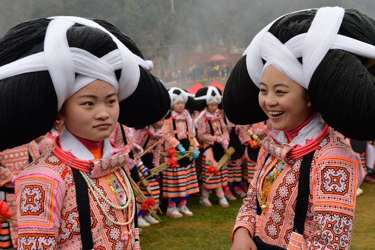 ProjectIndus's tweet photo. Girls of Long-horn Miao tribe wear head dresses made from the hair of their deceased ancestors, #Guizhou, #China #diversity #globalcitizen https://t.co/UeE4VQQPRy