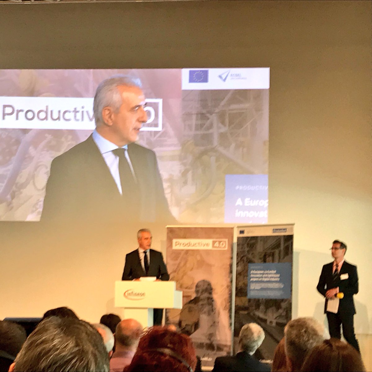 Berlin_MH's tweet photo. Sachsens MP Tillich betont beim Kick-Off von #productive40 @Infineon die wichtige Rolle des Smart Systems Hub @BMWi_Bund @Bitkom #dehubs https://t.co/5E4C3bzUZQ