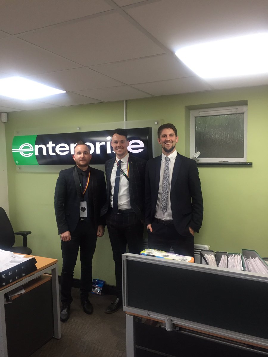 ERACbedford1's tweet photo. 3 minions all in a line. The middle one now a MA💃💃🏋🏋. Next to his heros. Congrats @Rennie93. 7 months. Wow!! #thenondevelopmentcontinues 😘 https://t.co/1YJ0OPOymH
