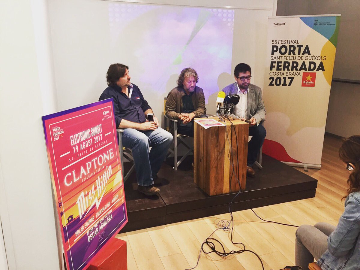 PortaFerrada's tweet photo. Presentació de la festa de cloenda #electronicsunset a la #llibreria22girona @electrona.cat @eumesgirona @theprojectbcn https://t.co/VGCgTTJUHo