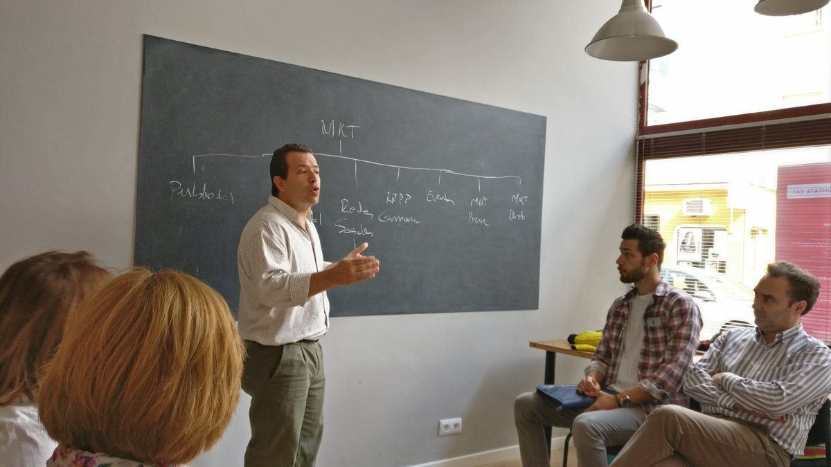 emprende_sentid's tweet photo. Ayer Jaime Toribio #Freelance360marketing nos ofreció unas cuantas claves para valorar la importancia del #marketing | #networkingAECS https://t.co/9w4E6h6jdV