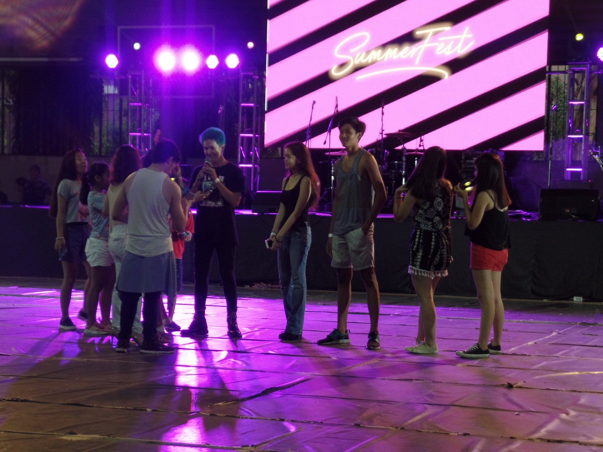 southville_IS's tweet photo. Games are happening right now. Who can say "FNLSummerFest" the longest! #FNLSummerFest https://t.co/S9yOPoXyJg