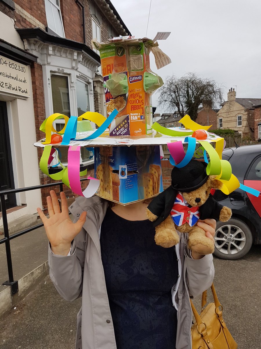 #FarringdonBear meets the winning entry of Fishergate School's Early Years - item of clothing made of recycling materials!

@YorkAssociates