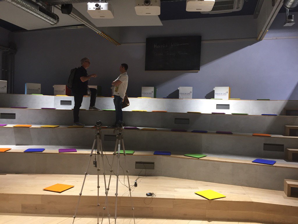 simone_niedenzu's tweet photo. What a colourful event! Design Thinking thoughts at the inpirational Zukunftswerkstatt @fiducia_gad with @dt_muc https://t.co/WmQCp6bdGw