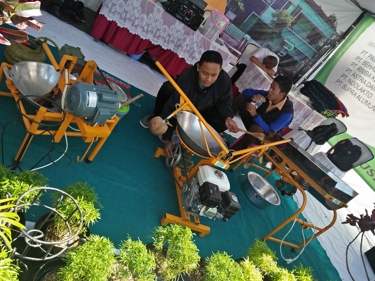 RiskiUnggul_I's tweet photo. Pipp kota blitar bazar ekonomi kreatif
Smk islam 1 blitar unjuk gigi dengan sajian "gula semut"
#smki #osaki #osissmkislam #pasmekisa https://t.co/PJMf4NIZtm